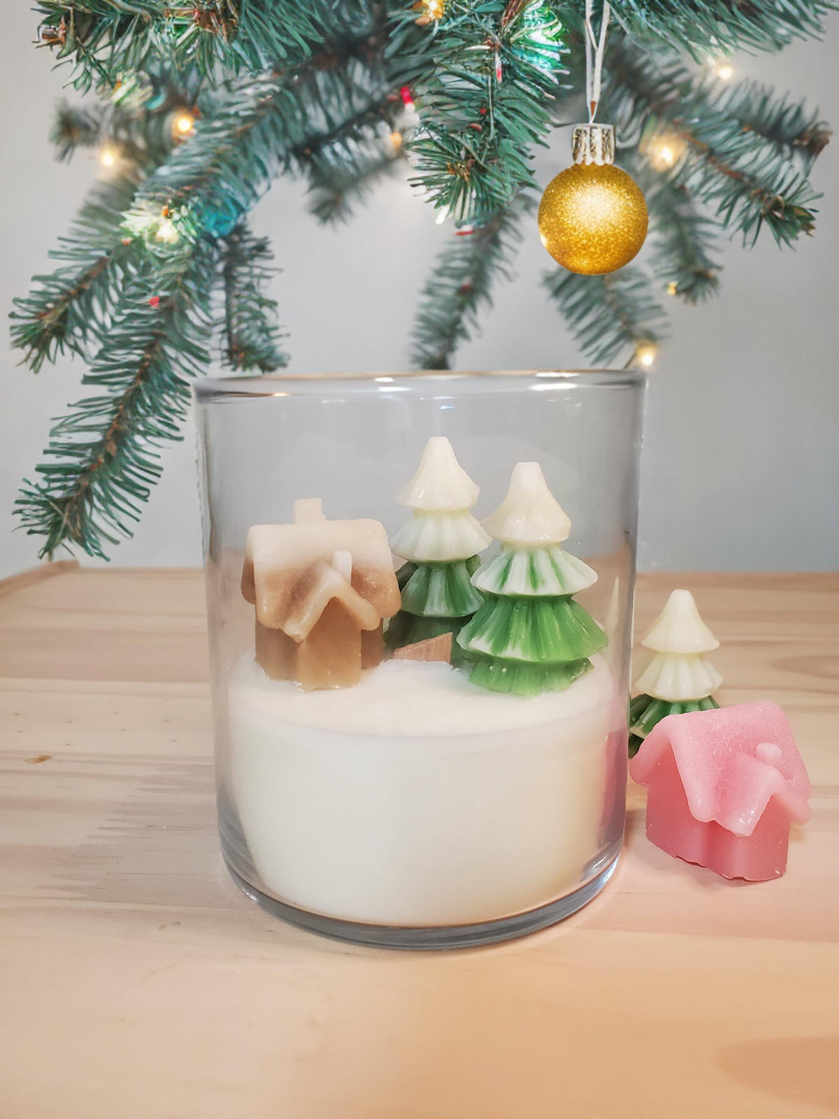 Hand-Poured Bear Soy Candle: Christmas Scent, Wooden Wick