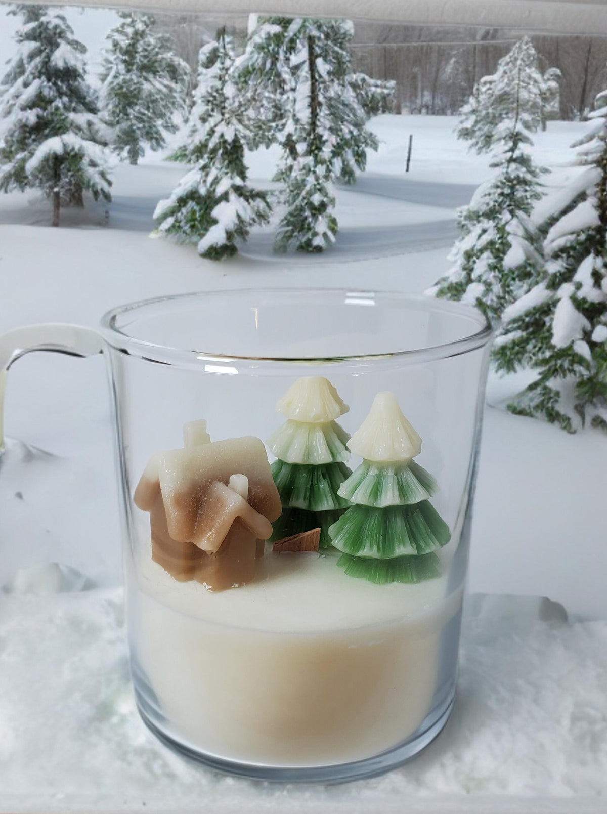 Hand-Poured Bear Soy Candle: Christmas Scent, Wooden Wick